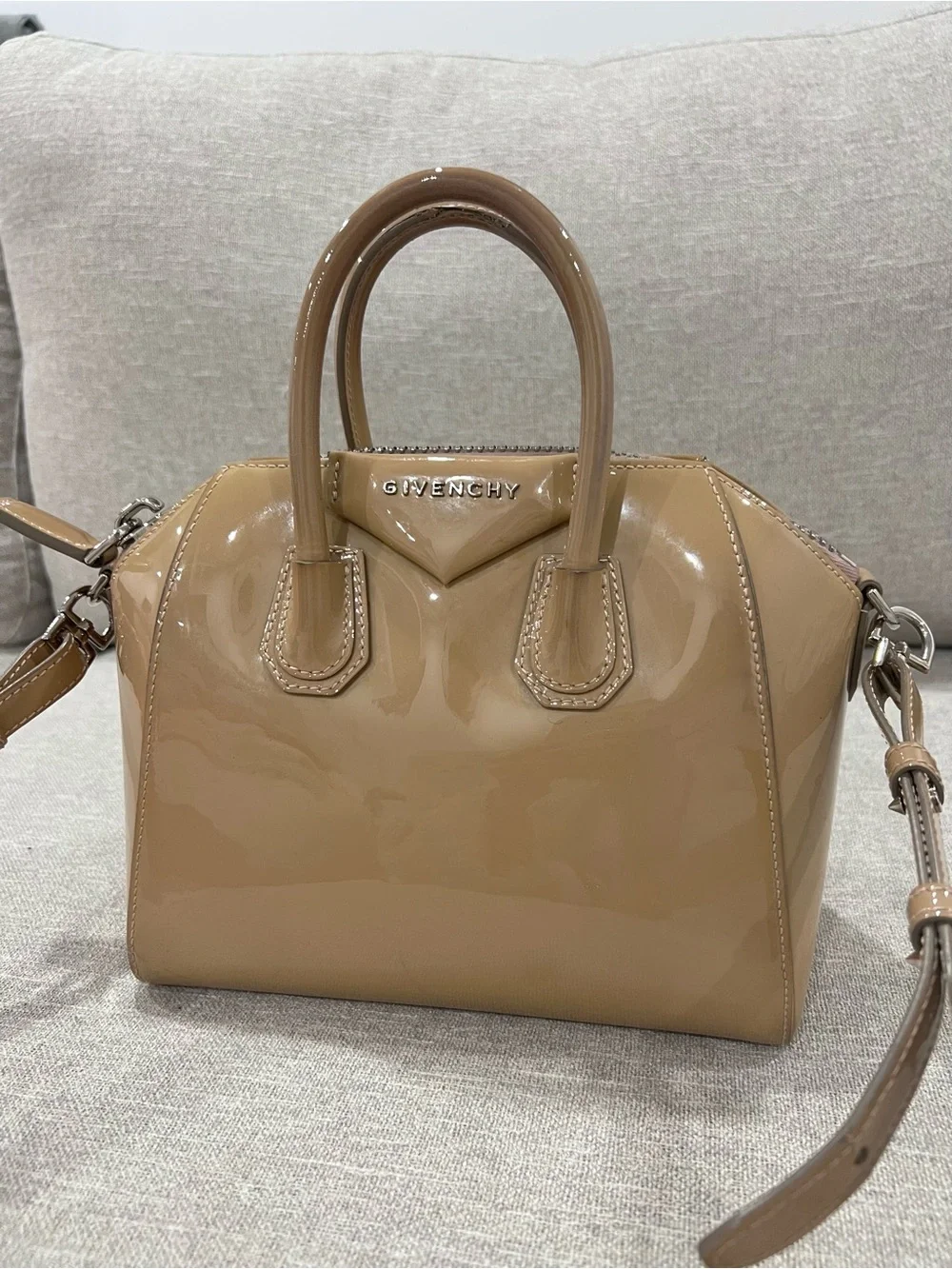 Givenchy Antigona Mini Patent Leather Bag - Picture 3 of 13
